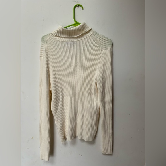 Banana Republic Turtleneck Sweater - Picture 3 of 4